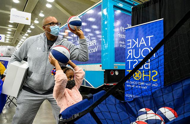 CIAA Fan Fest attendees take their “Best Shot” during the event. 